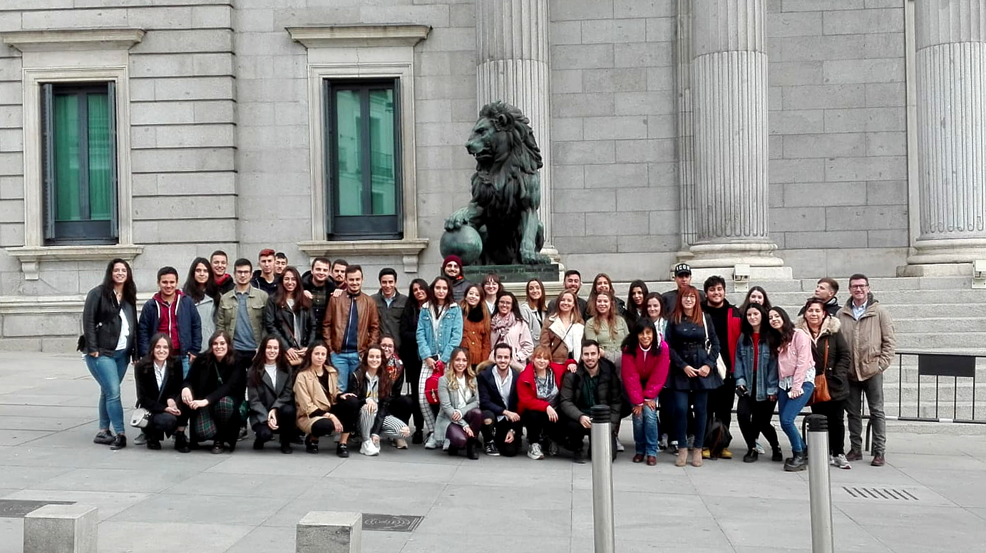 Estudiantes de la Facultad de Derecho vistan el Congreso