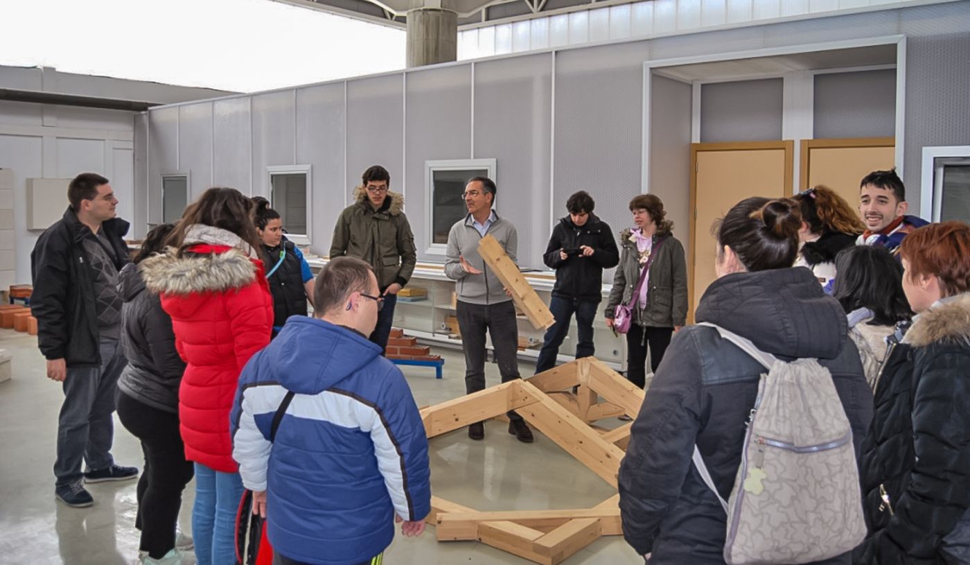 Estudiantes de Aspanias Burgos visitaron la Escuela Politécnica