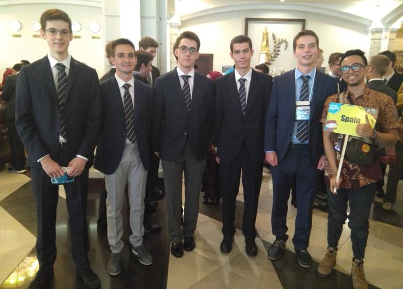 Olimpiada Española de Física 2018