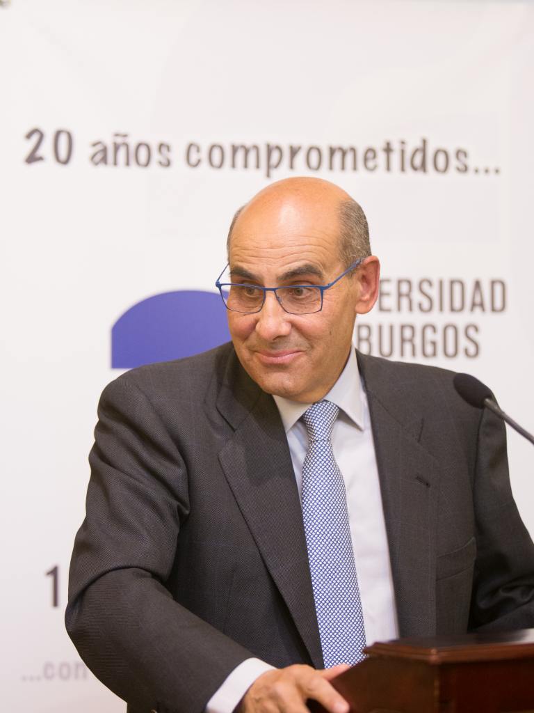 Luis Abril Pérez. Consejero de Telefónica Europa. Participo en el espacio UBU-ACTIVA.