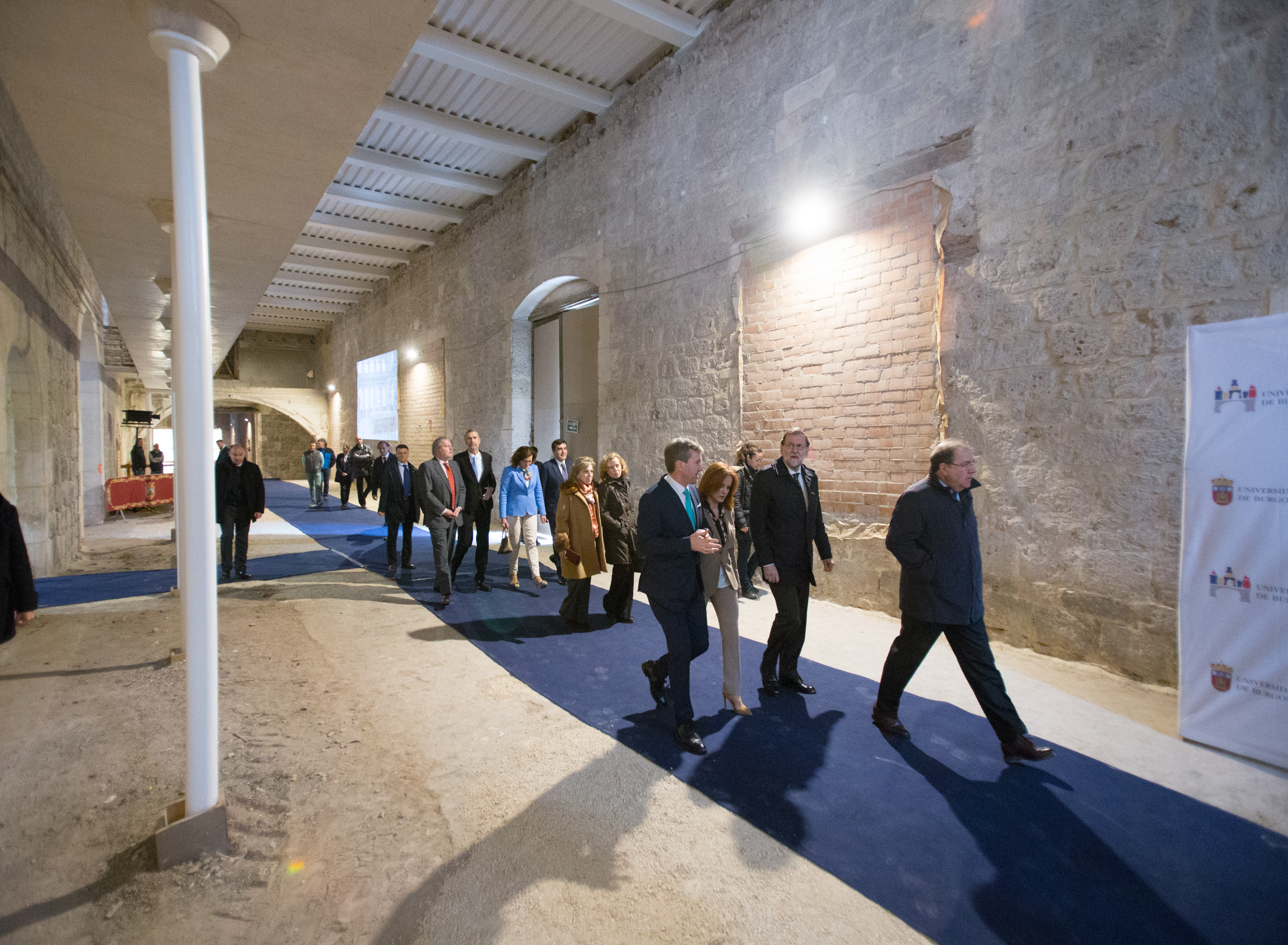 Hospital de la Concepción, las autoridades se dirigen a la enfermería de hombres, donde se firmará el convenio.