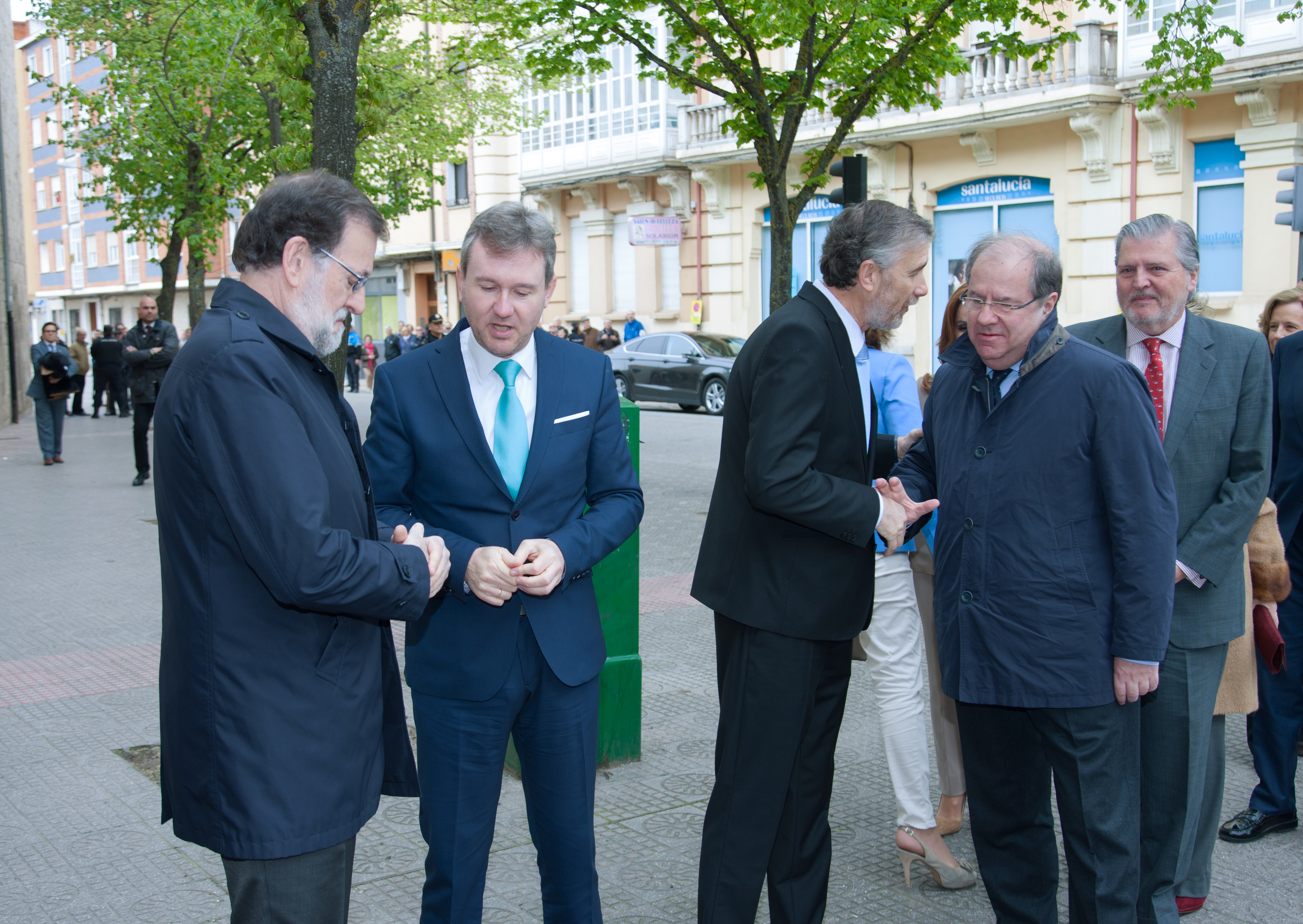 Presidente del Gobierno, alcalde de Burgos, rector, presidente de la Junta de CyL, ministro de Educación, Cultura y Deporte. 