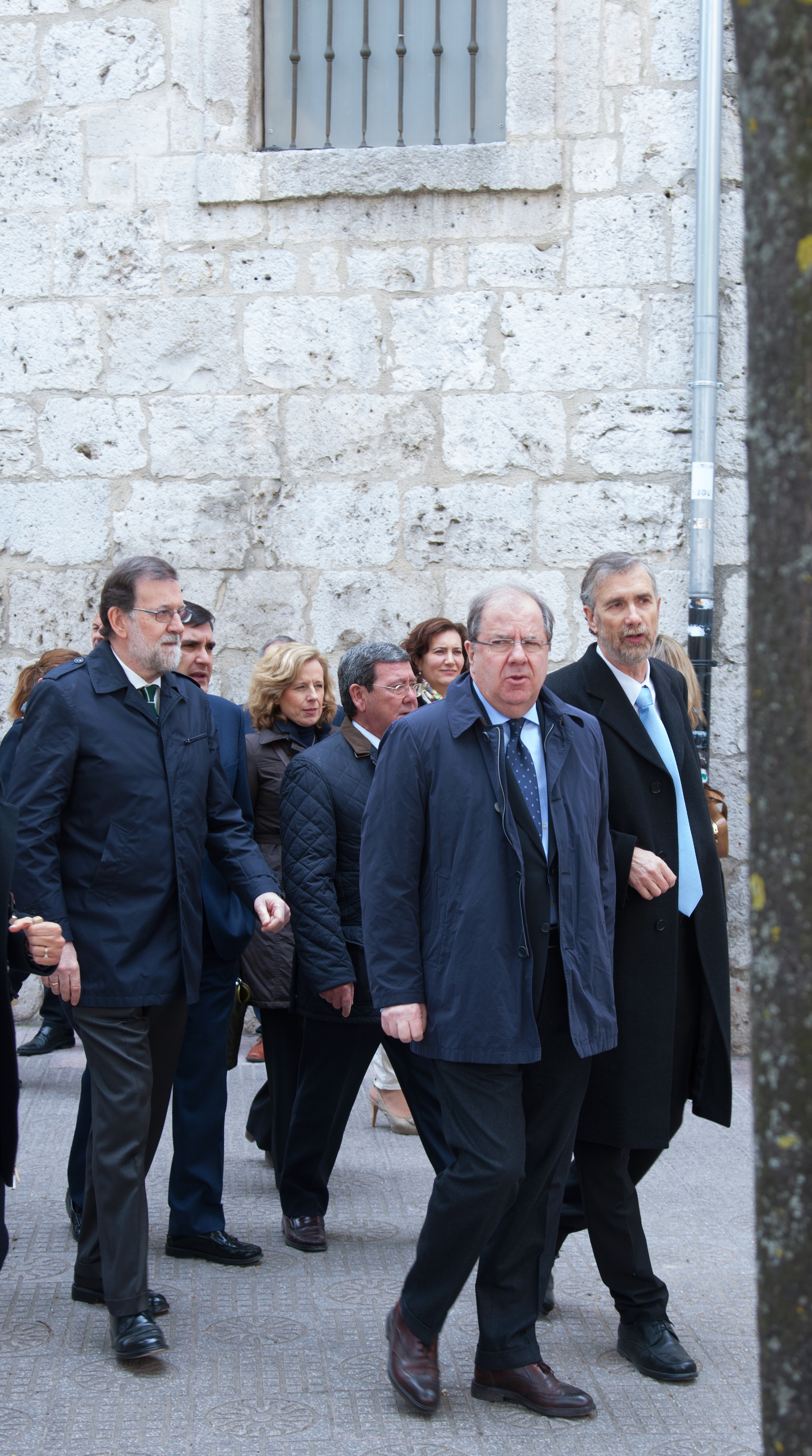 Las autoridades e invitados se dirigen a la Catedral de Burgos