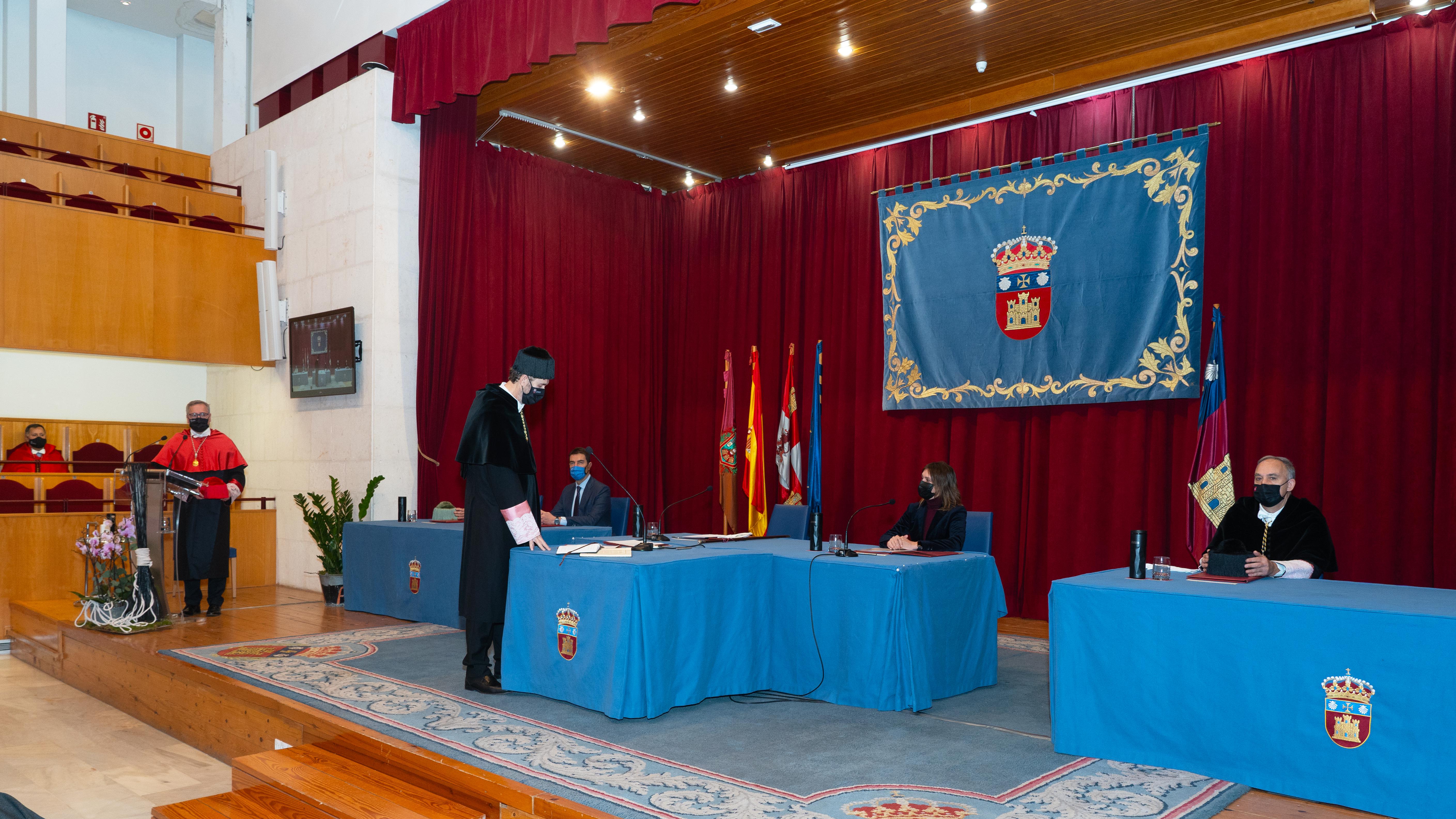 Toma de posesión del rector Manuel Pérez Mateos