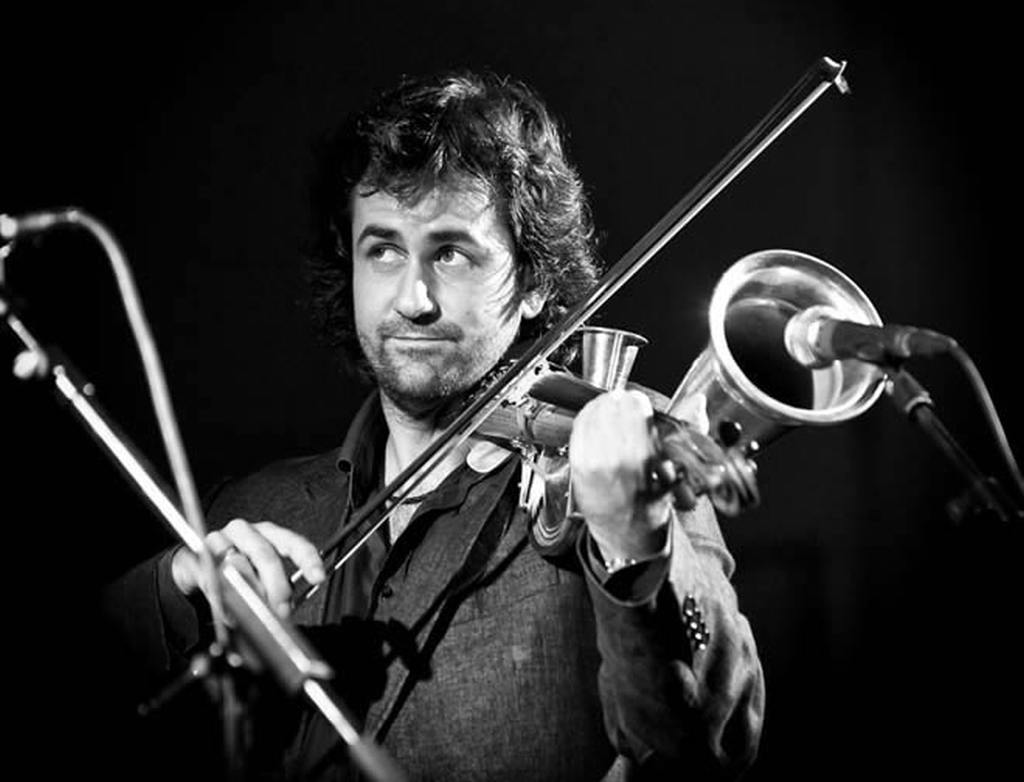 Diego Galaz. Músico. Broche final con Fetén Fetén en European planning Meeting 2015. Programa en directo de Radio 3 desde la UBU