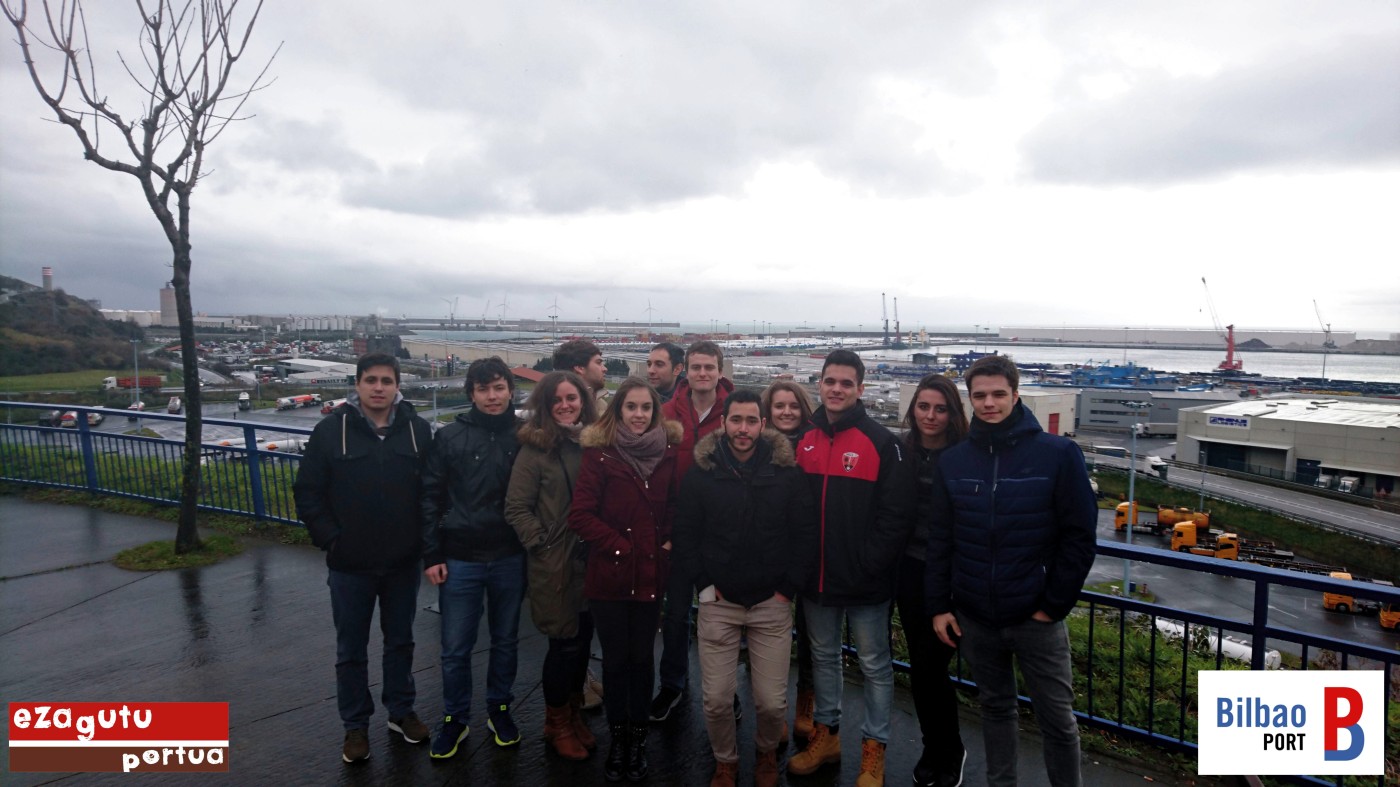 Alumnos de la EPS vistan el Puerto de Bilbao