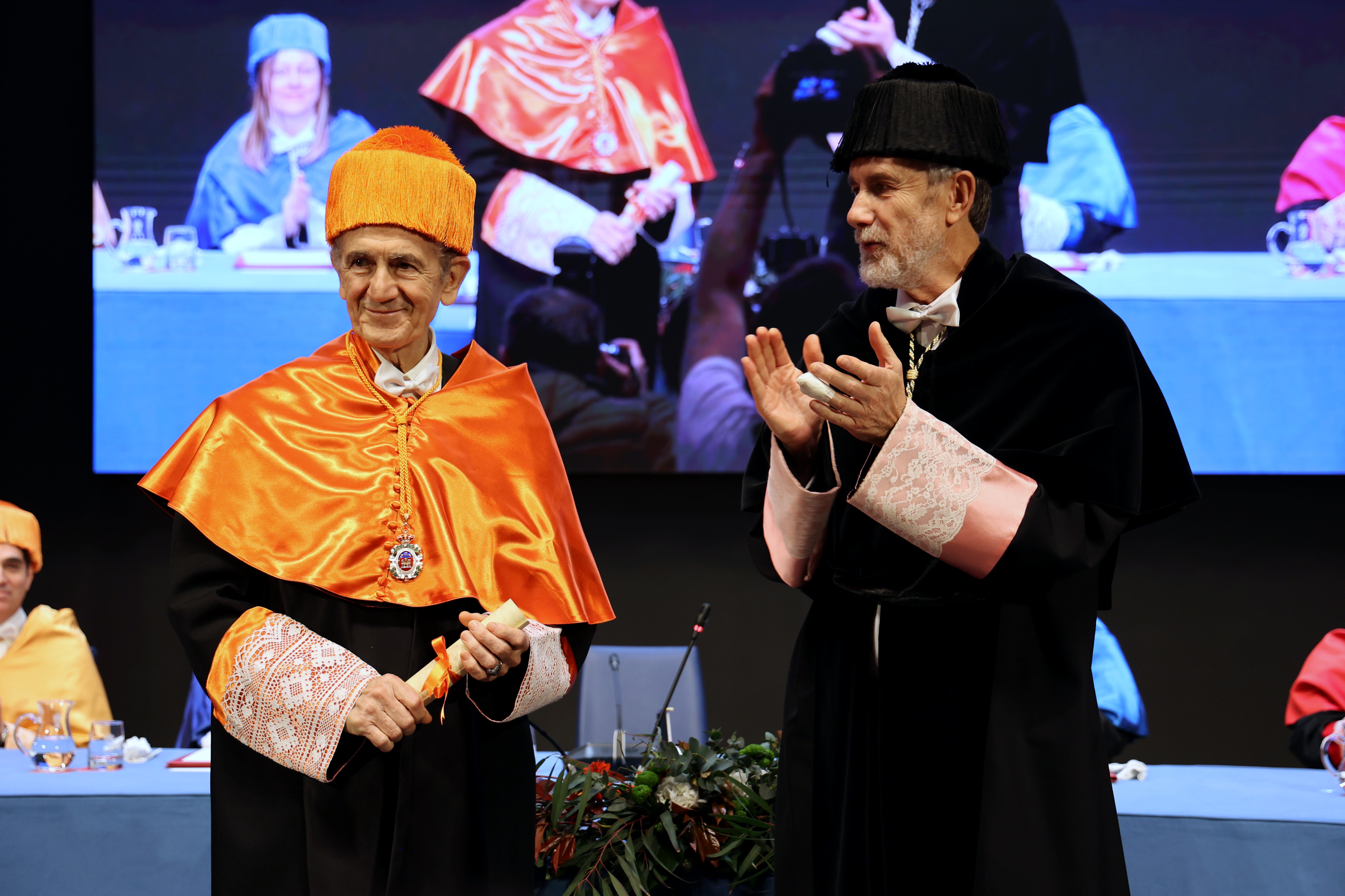 José Ignacio Nicolás-Correa y el rector Manuel Pérez Mateos, momento de la ceremonia de investidura como D.H.C.