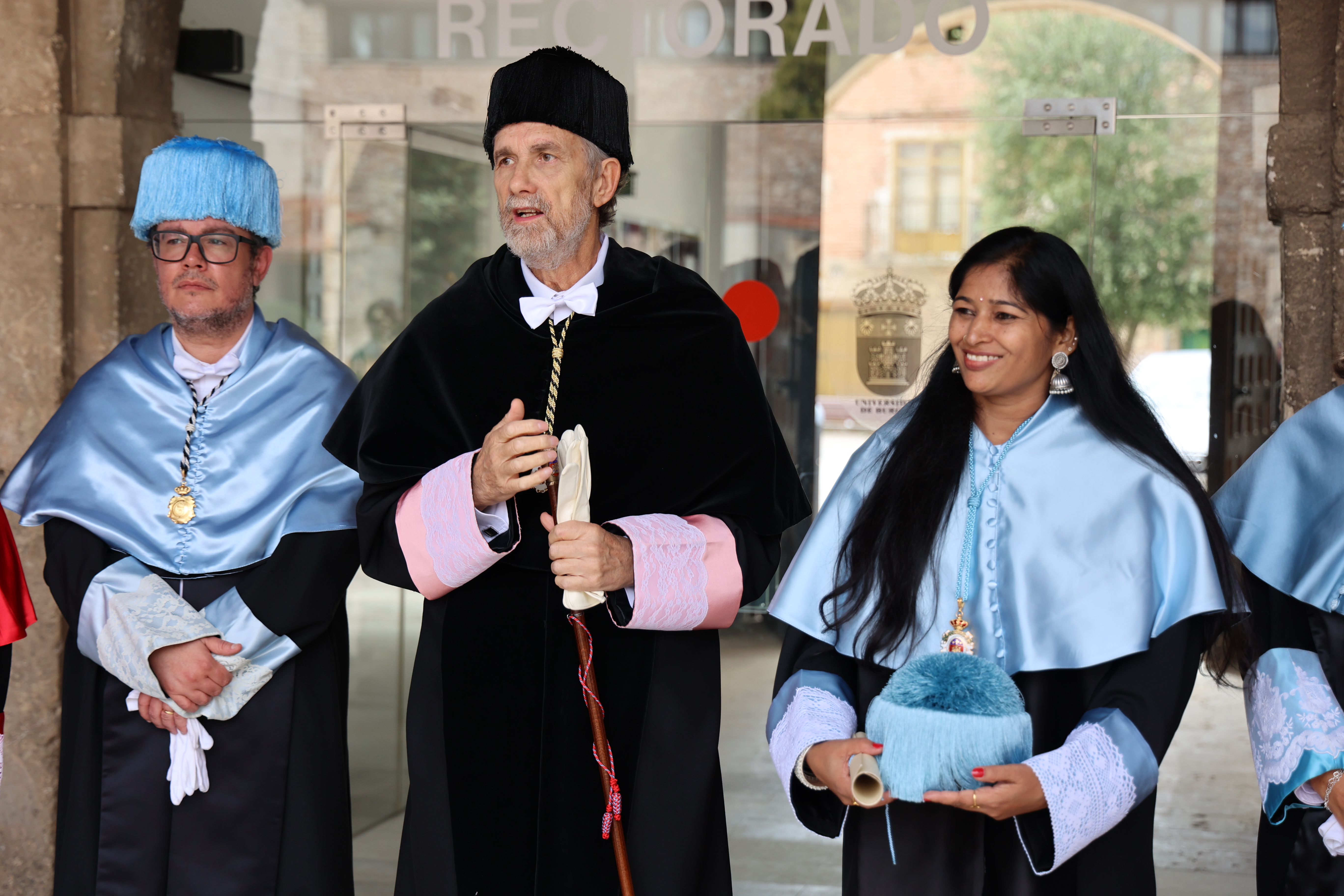 El padrino, Dr. Delfín Ortega Sánchez, el rector Pérez Mateos y la doctora honoris causa Visha Ferrer