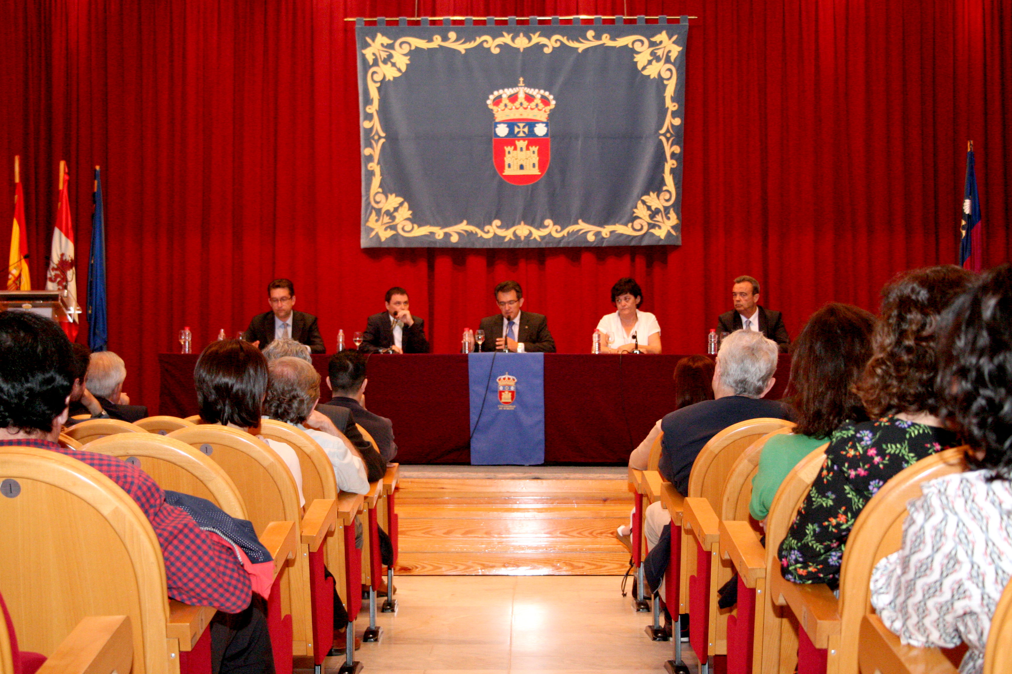 El doctor Jordi Garcés Ferrer galardonado con la Placa de la Universidad de Burgos.