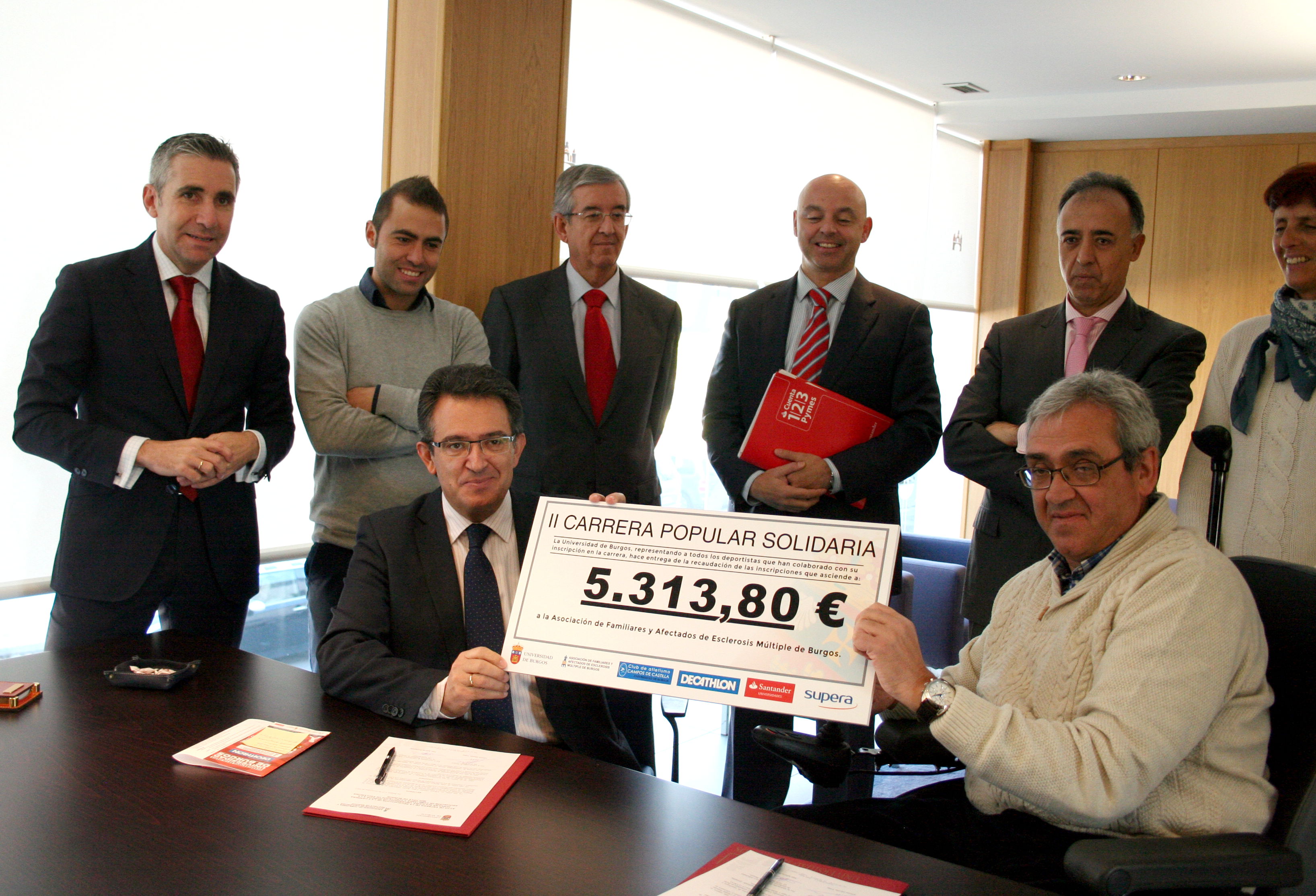 Entrega cheque solidario