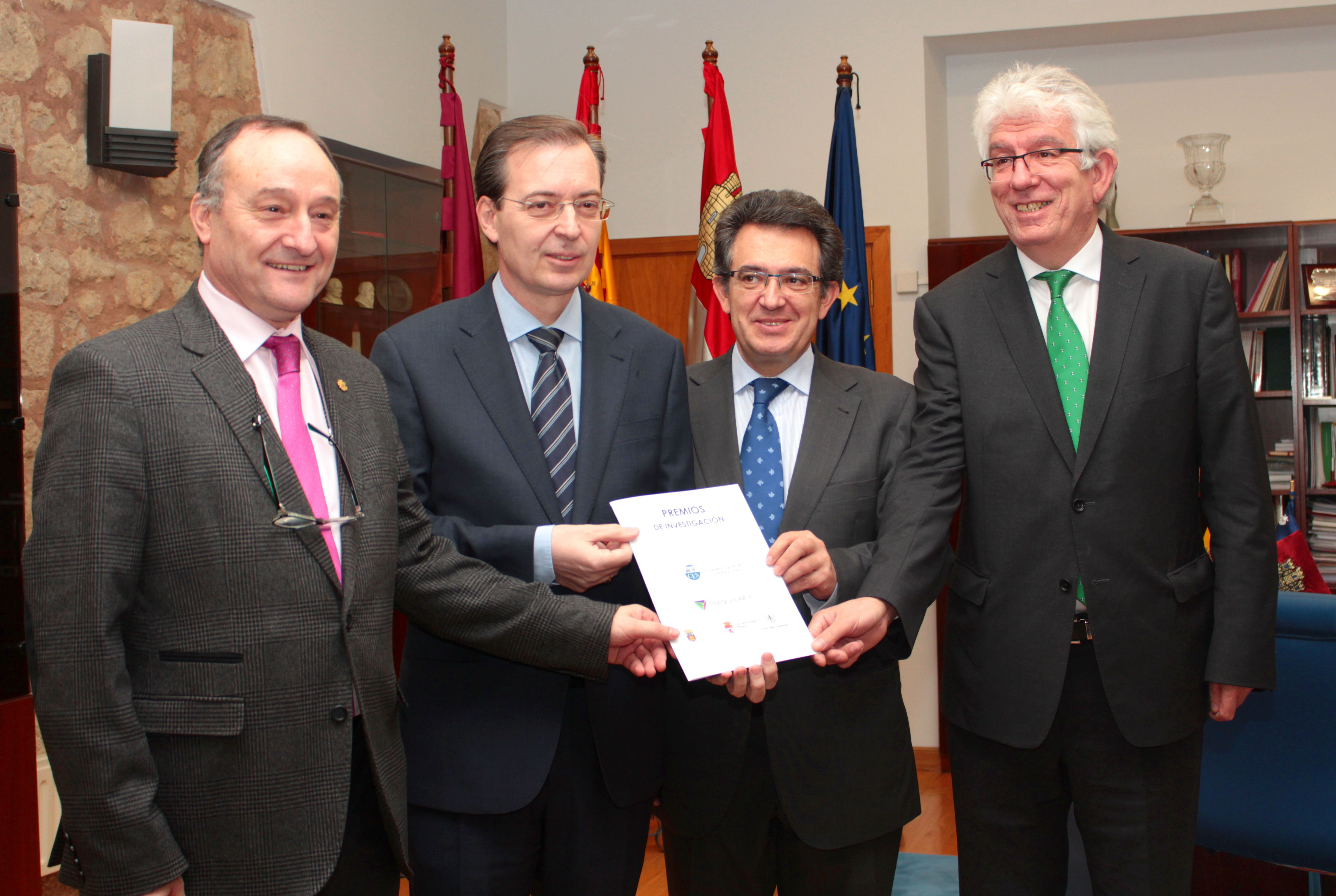 Premio Investigación CES y CEI Triangular E3