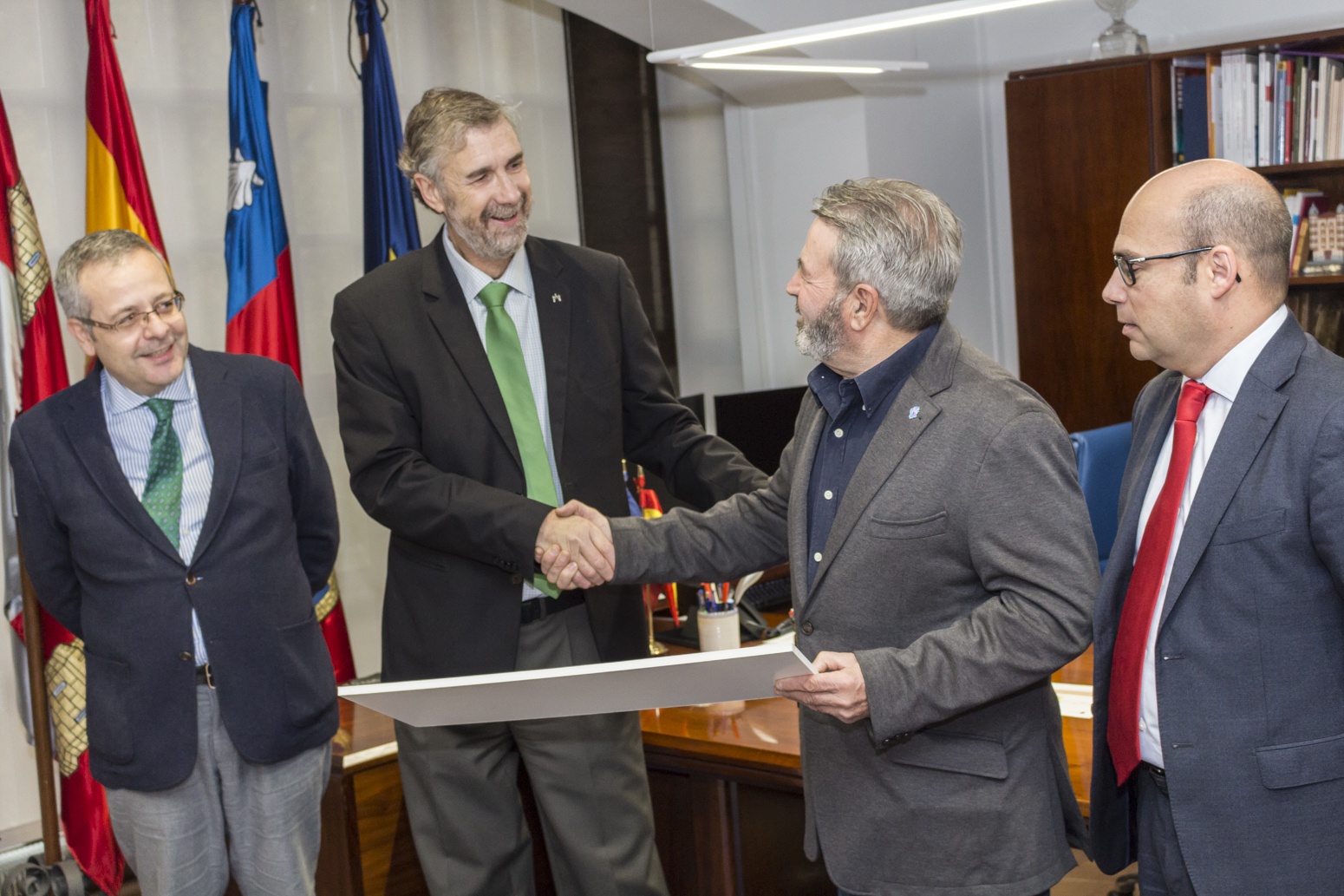 Entrega recaudación carrera solidaria