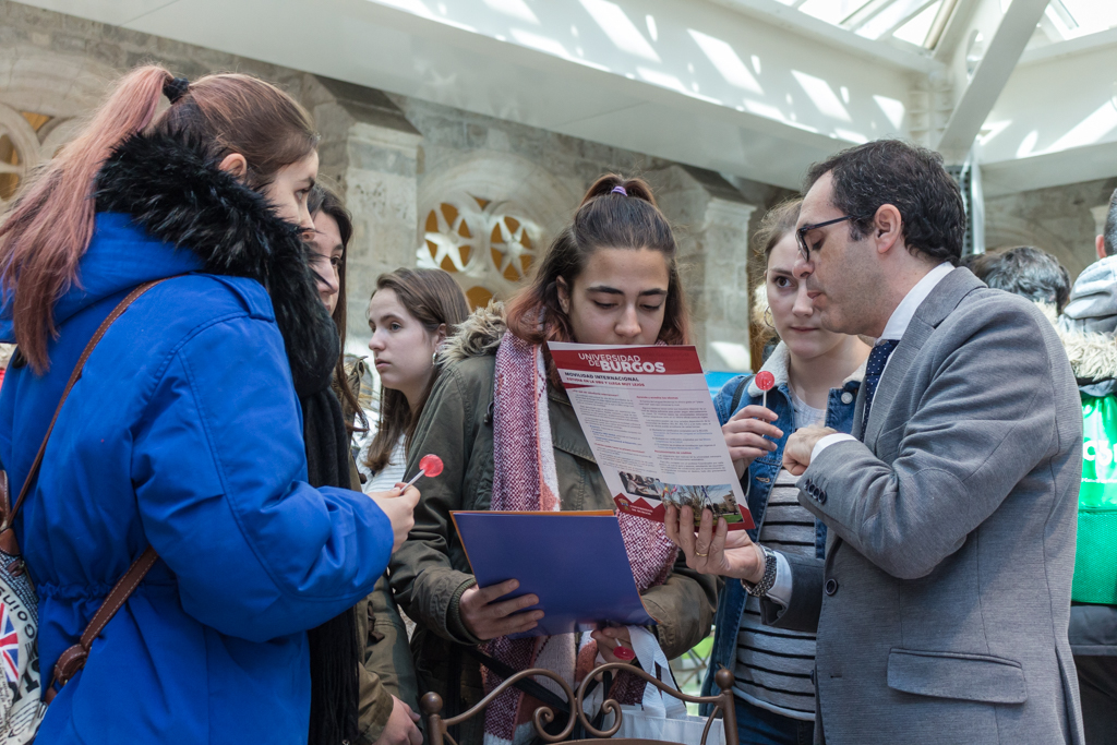 La UBU presenta su oferta académica en UNITOUR