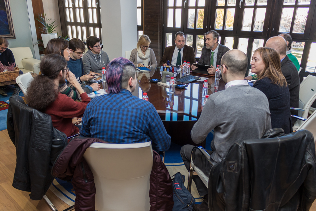 Reunión mesa dialogo alumnos