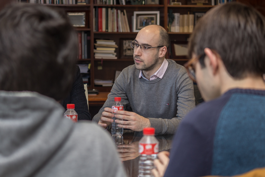 Reunión mesa dialogo alumnos