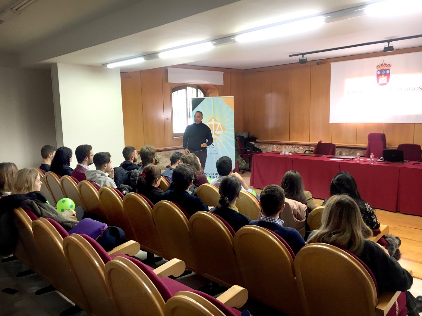 Crecimiento Personal, Comunicación y Debate 