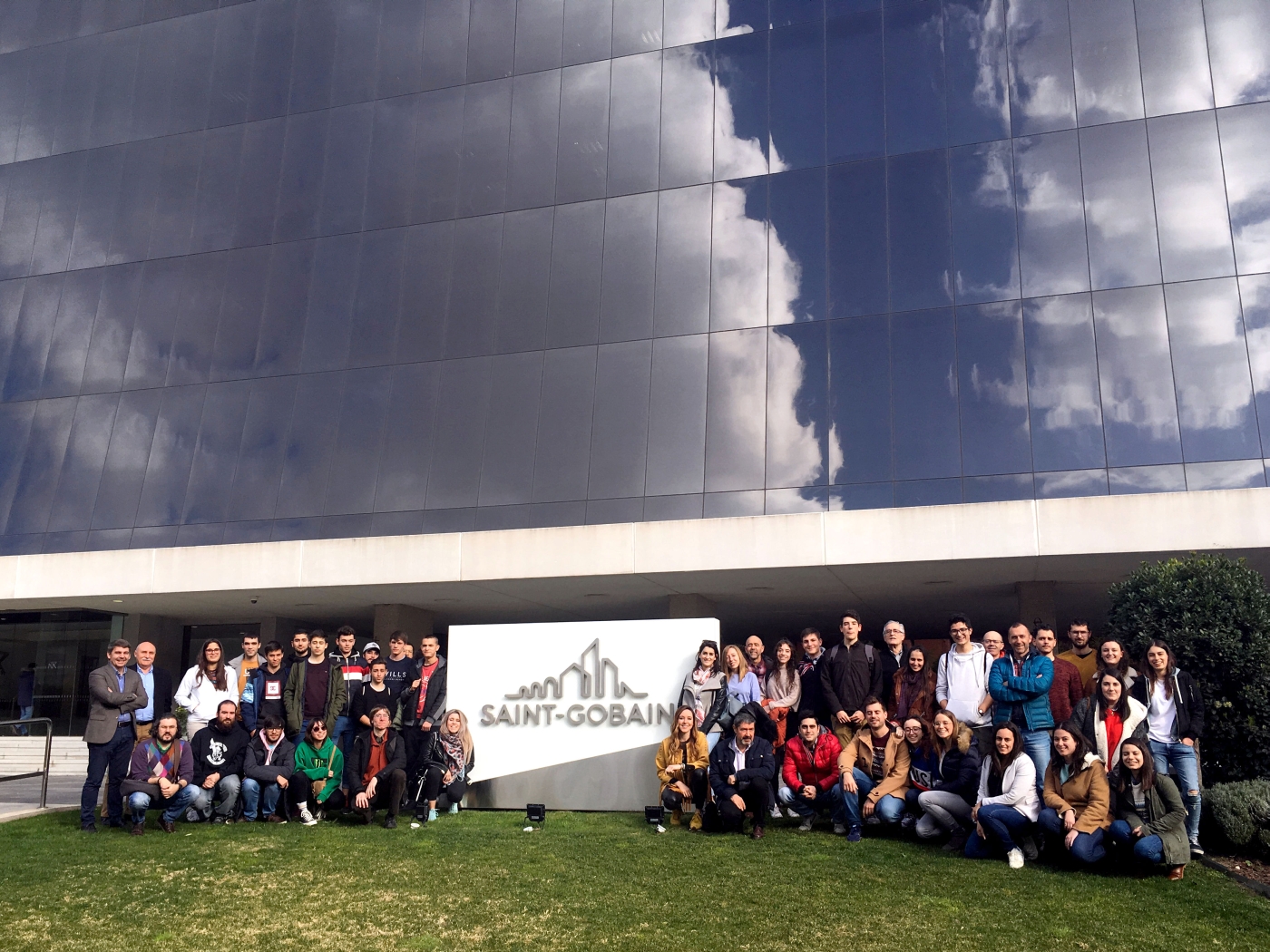 Alumnos de Arquitectura Técnica visitaron al centro de producción y la sede del de Grupo Saint-Gobain en Madrid