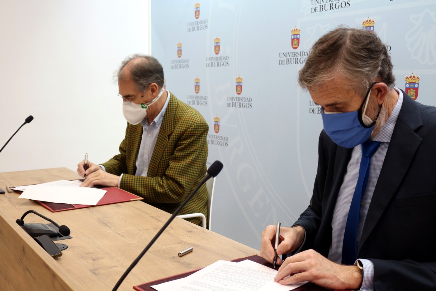 Firma del convenio de colaboración entre la Universidad de Burgos y el Club de Baloncesto Tizona 