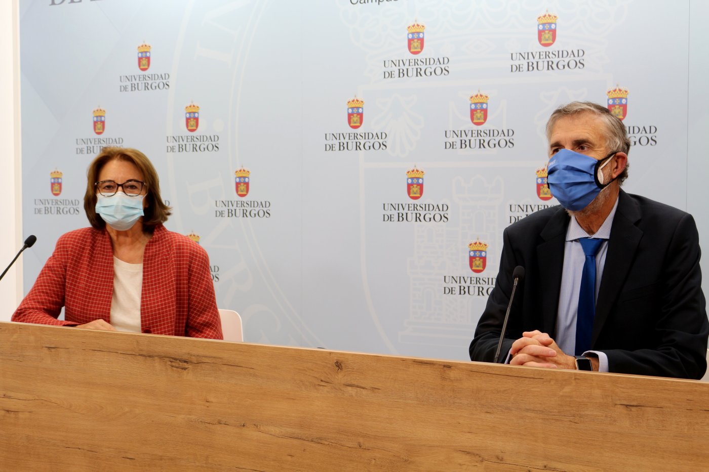 Entrega de cheque UBU a la Fundación Miradas