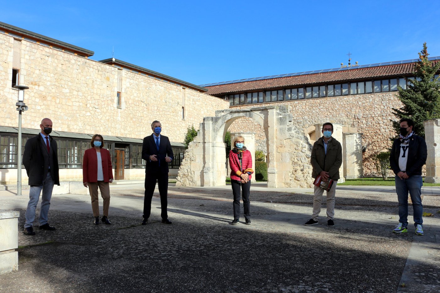 Entrega de cheque UBU a la Fundación Miradas