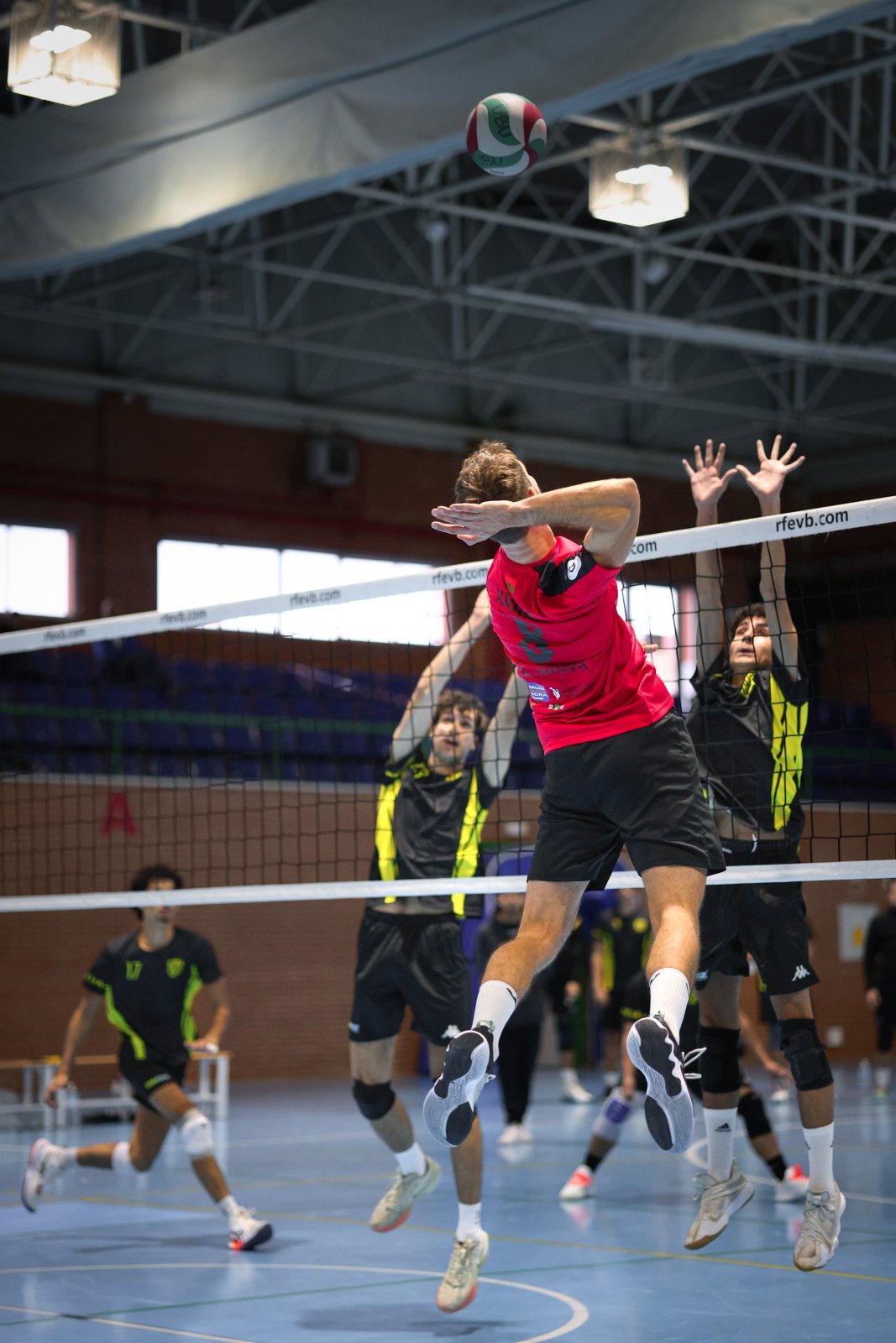 2025-11-22 Voleibol (Foto Luis Álvarez)