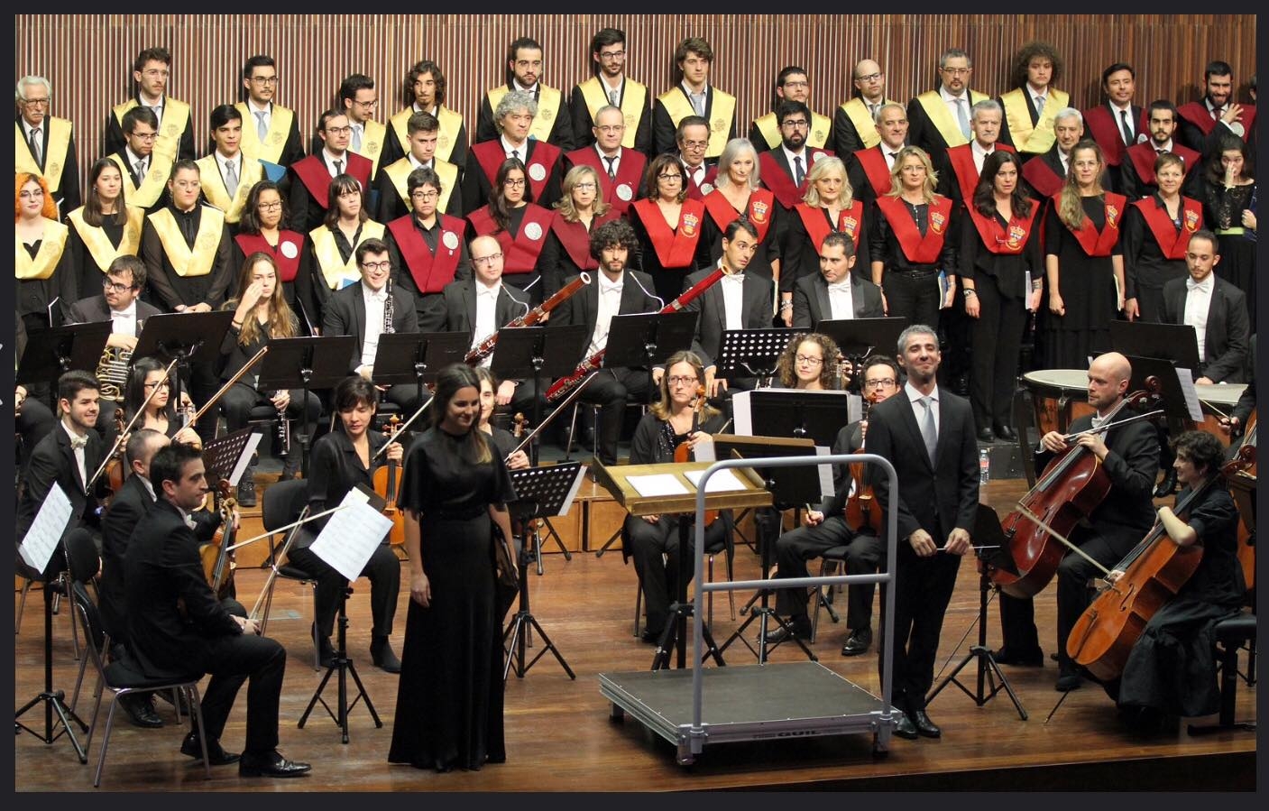 El Coro de la Universidad de Burgos participó en el concierto del 40 aniversario de la creación de la ULE