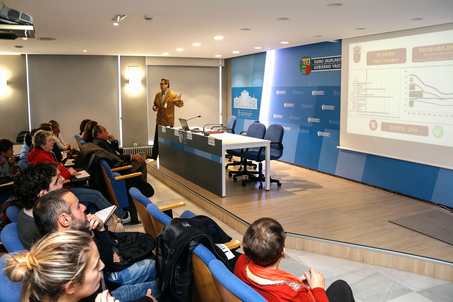  Miguel Ángel Camino impartió una conferencia sobre siniestralidad laboral en la Academia de la Extzaintza