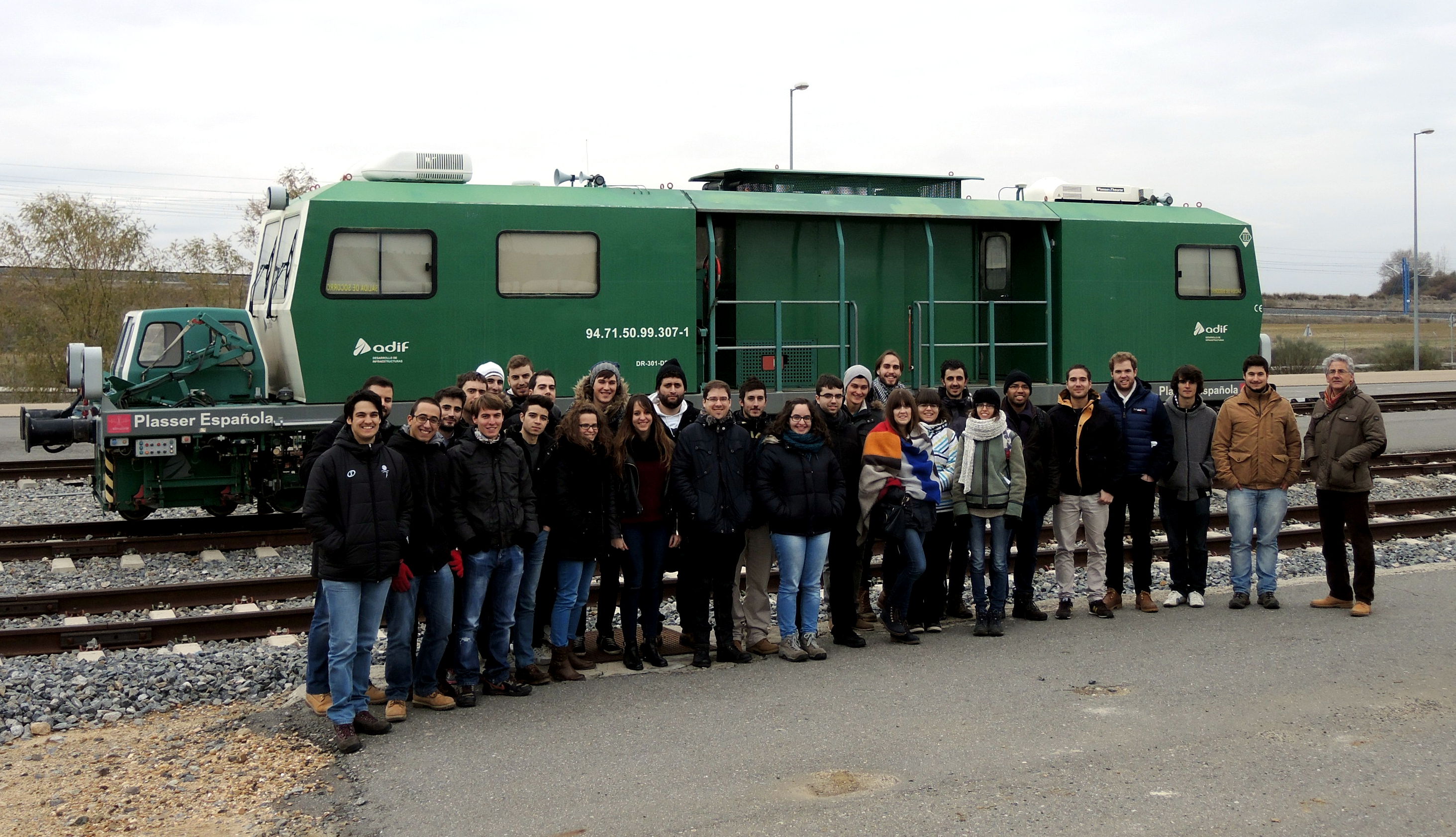 Alumnos de la EPS visitan el AVE Madri-Valladolid en Olmedo2