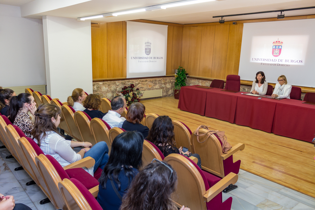 entrega Diploma en Desarrollo Humano Sostenible