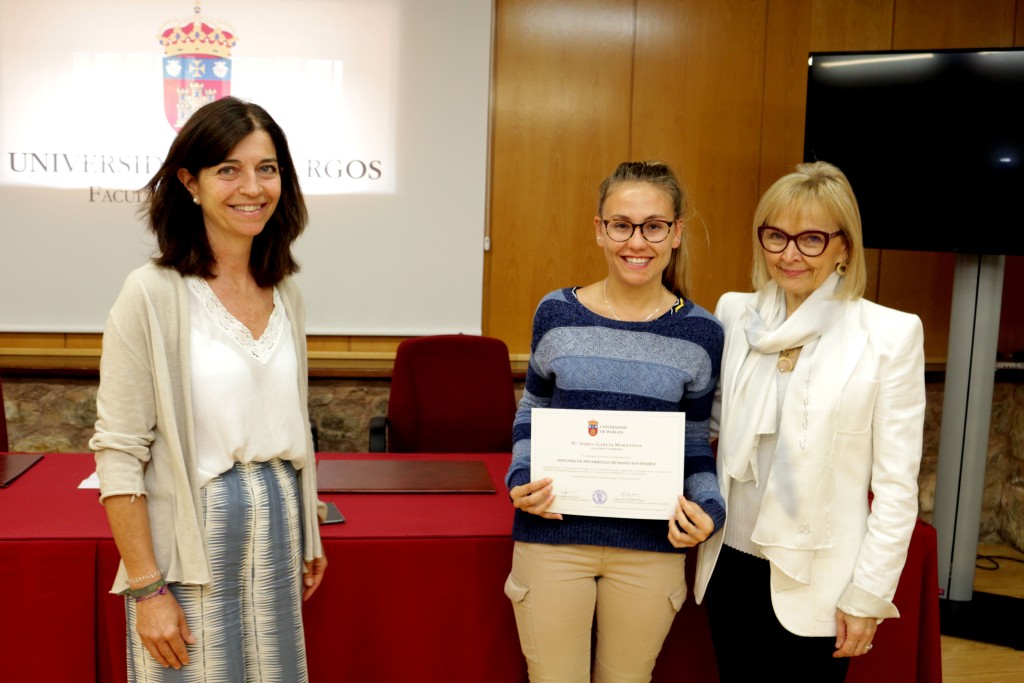 Entrega Diploma en Desarrollo Humano Sostenible. Nerea García