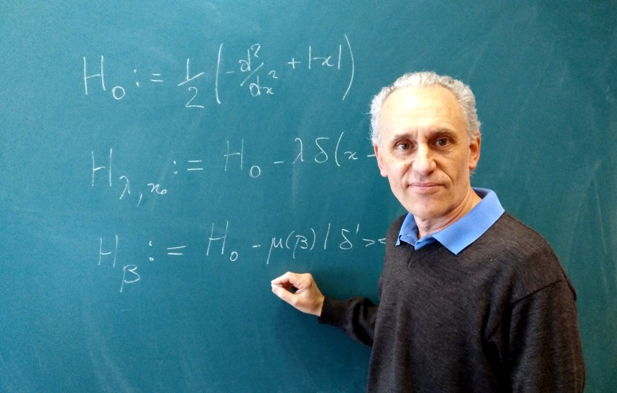 El matemático Silvestro Fassari investiga la modelización matemática del grafeno