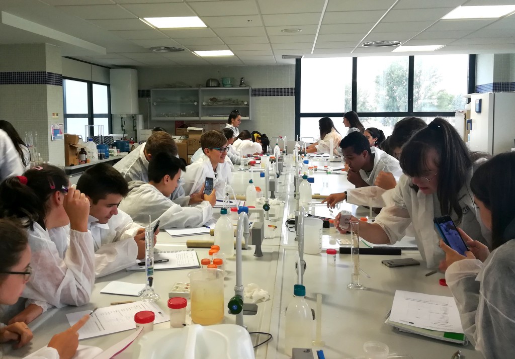 Un grupo de alumnos de colegio Aurelio Gómez Escolar realizó un taller de enocultura