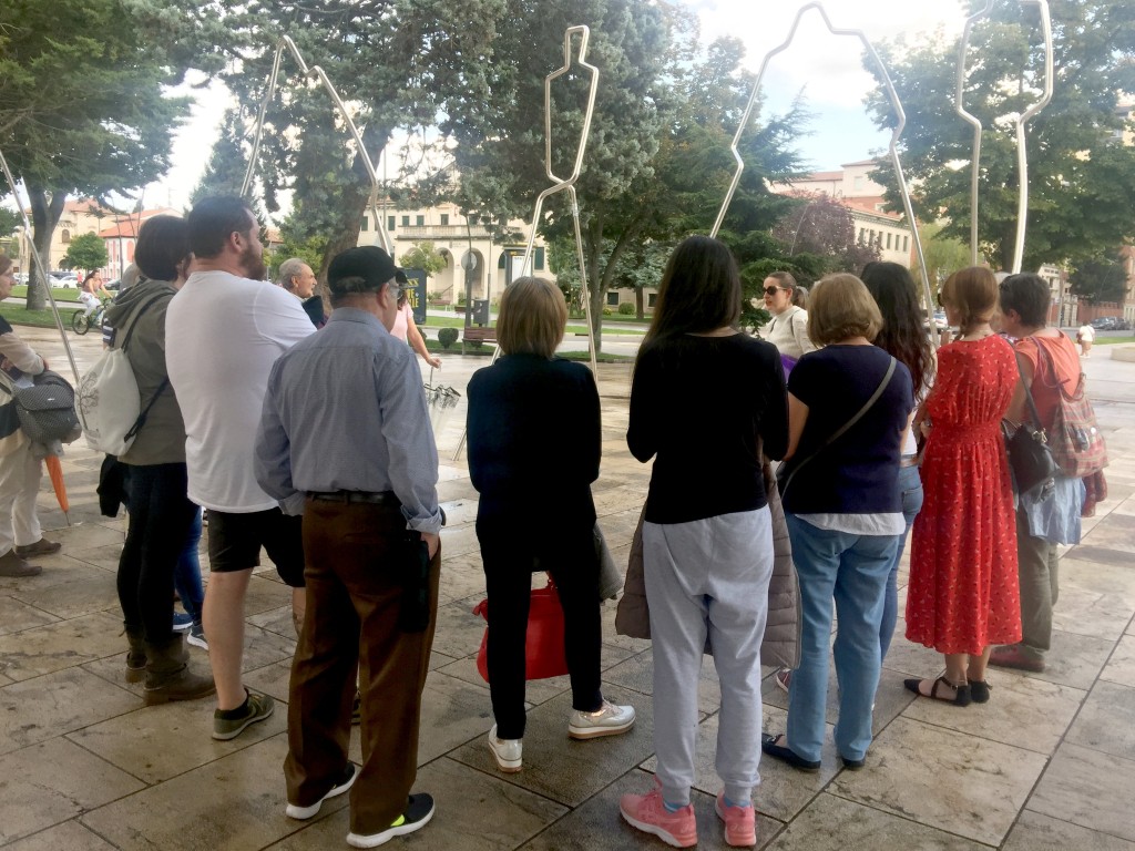 Burgos con gafas violeta
