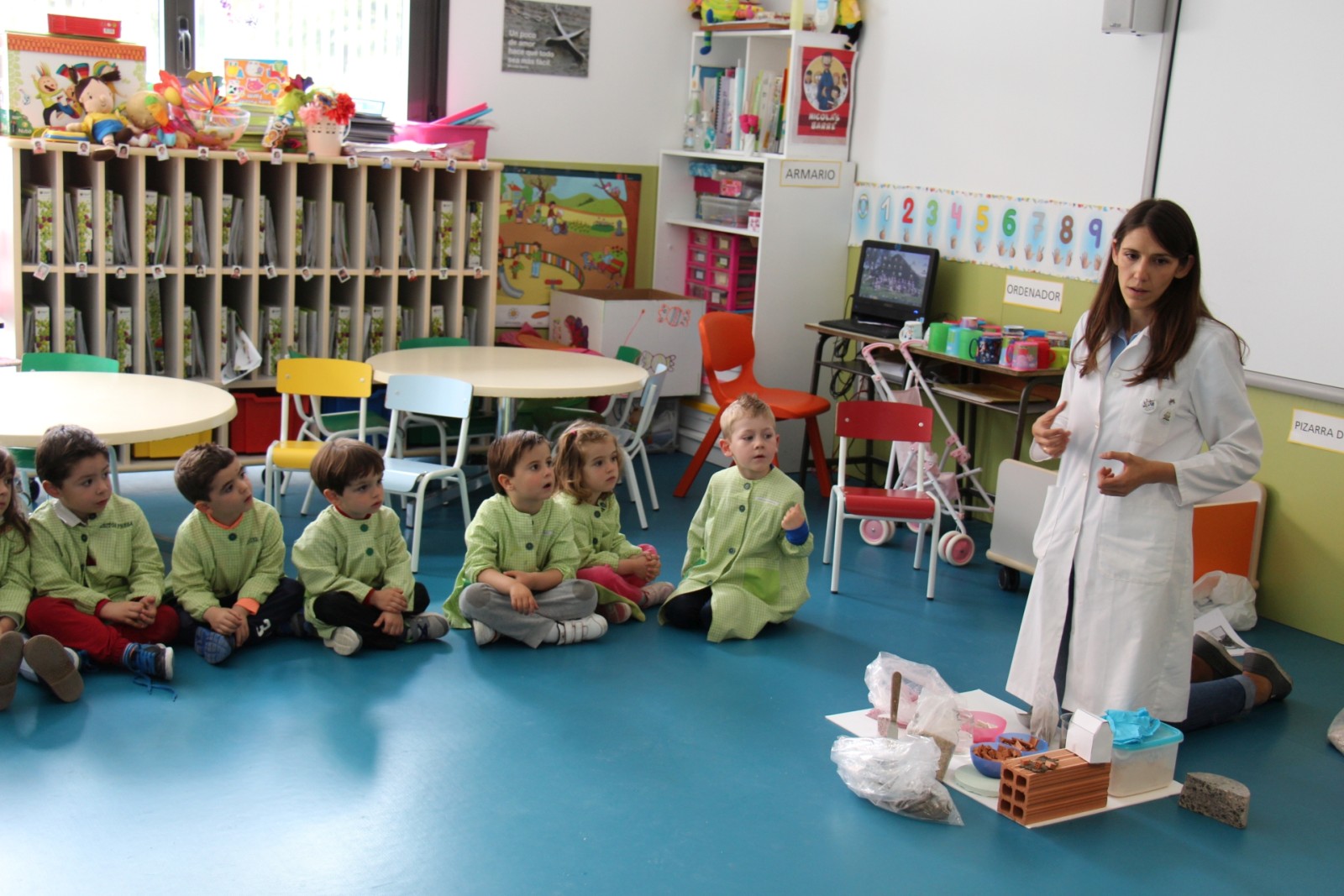 Niños convertidos en constructores