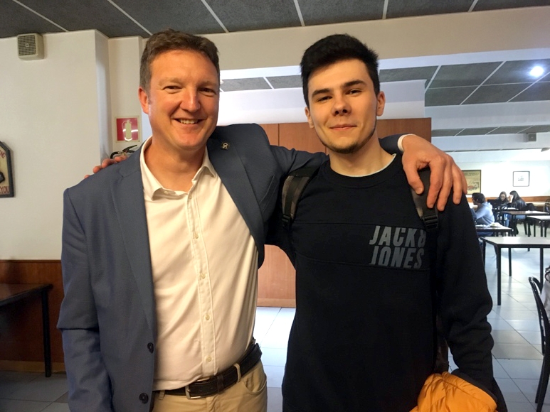 Un alumno de la UBU ejemplo de perfil de LinkedIn en un libro Top Ventas de Amazon