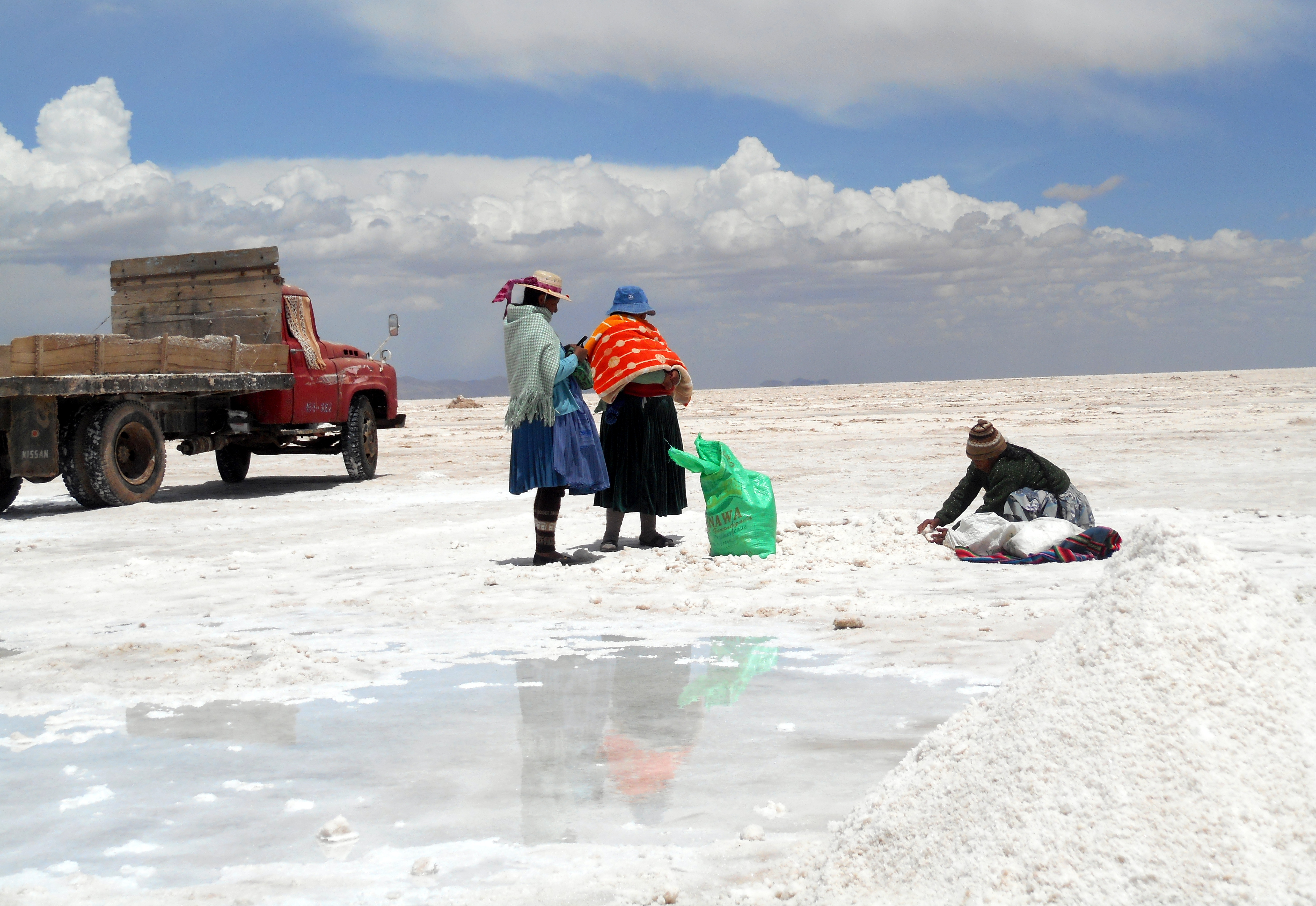 Premio de jurado:  Trabajadoras en el Salar de Uyuni - Cristina González - Bolivia, 2015