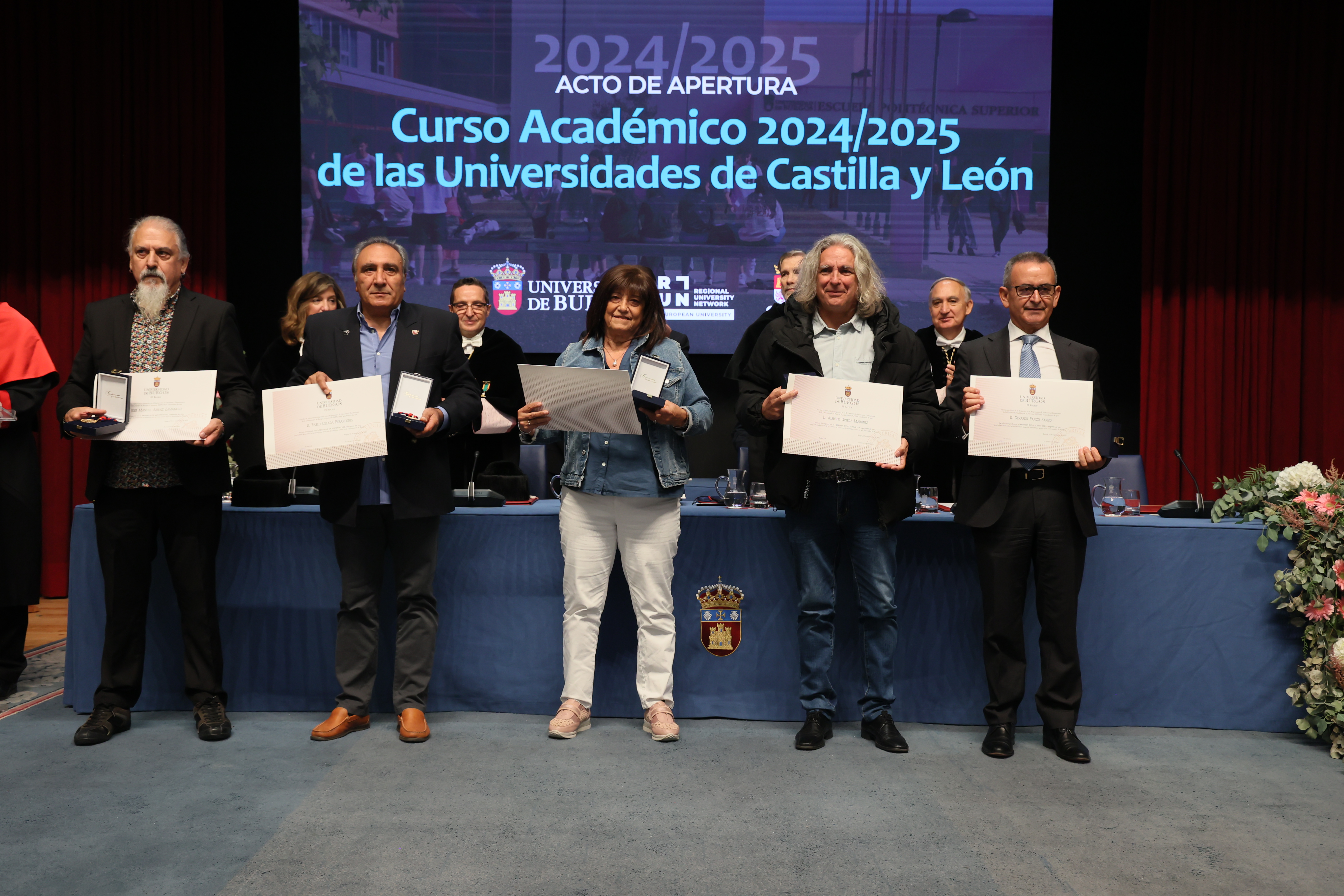 DR. JOSÉ MANUEL ARNAIZ ZAMANILLO,  DR. PABLO CELADA PERANDONES, D.ª LOURDES GARCIA REVUELTA, D. ALFREDO ORTEGA MARTÍNEZ y D. GERARDOPANIZO PANIZO