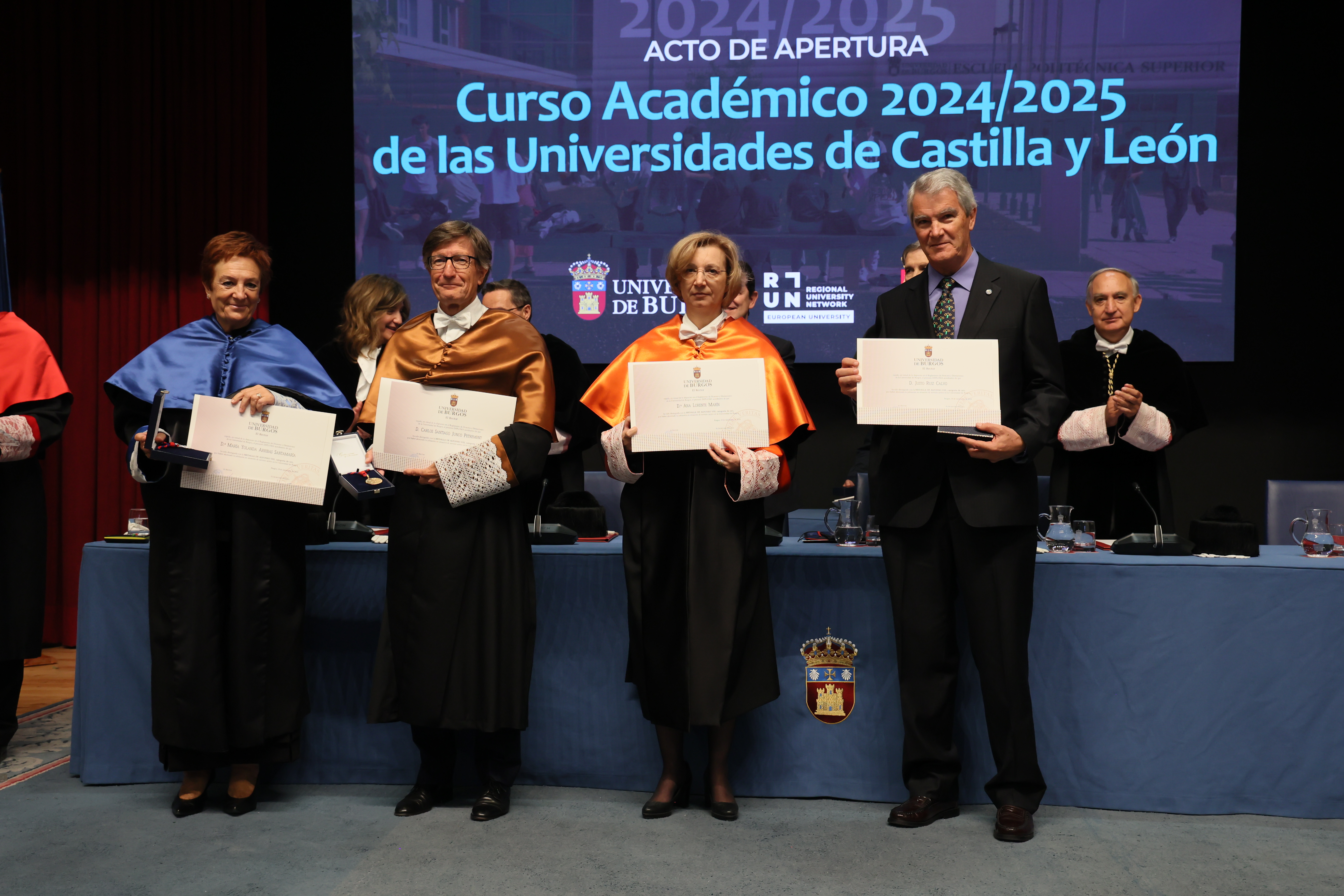 DR. Mª YOLANDA ARRIBAS SANTAMARIA, DR. CARLOS JUNCO PETREMENT, DRA. ANA LORENTE MARÍN y DR. JUSTO RUIZ CALVO