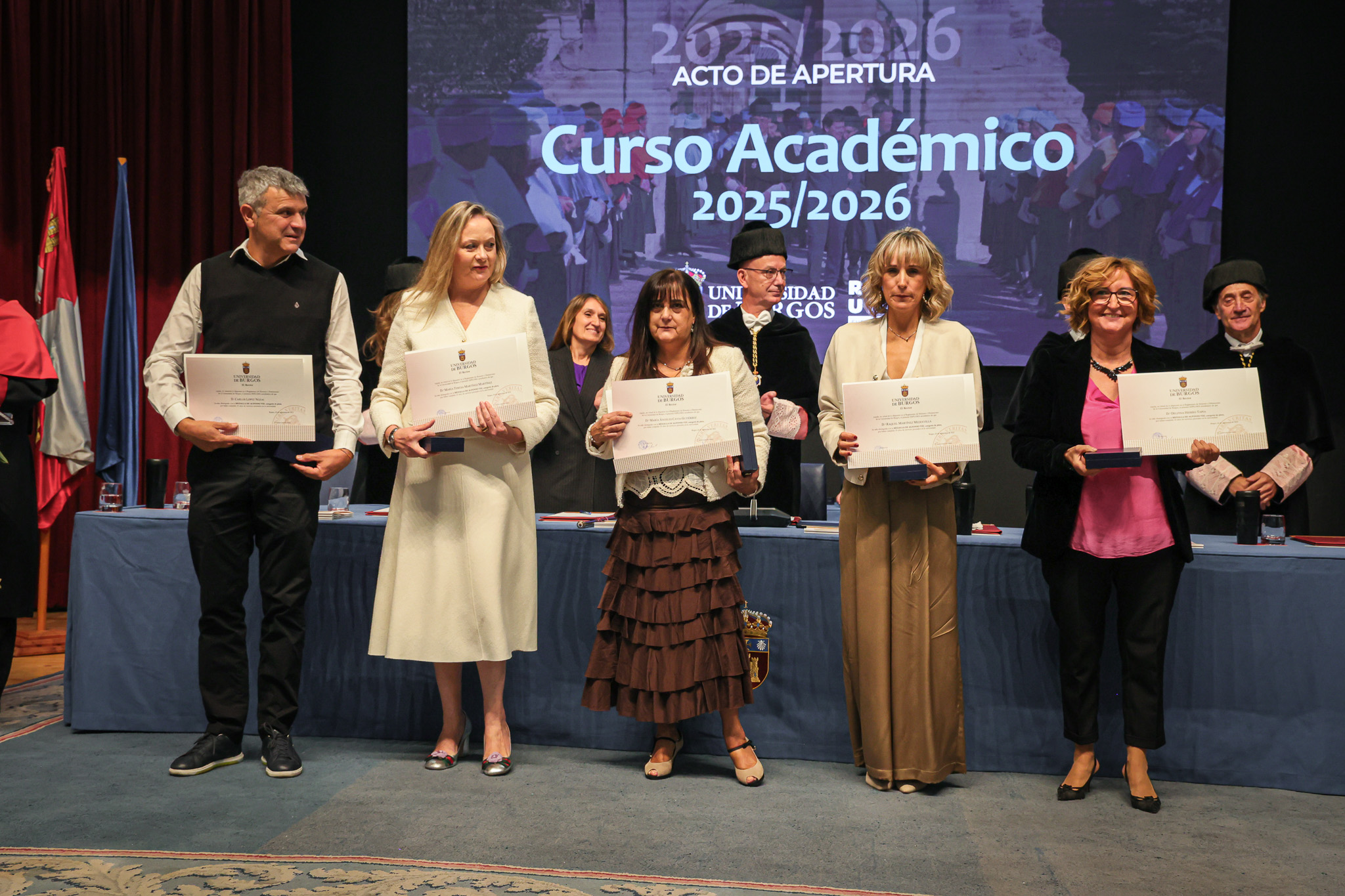 Dr. Carlos López Nozal, Dña. María Teresa Martínez Martínez, Dña. María Ángeles Cavia Gutiérrez, Dña. Raquel Martínez Mediavilla y Dña. Delfina Hierro Tapia