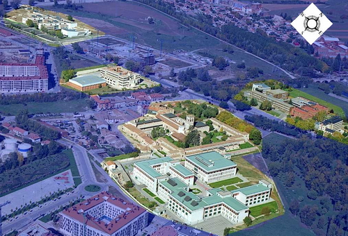 Edificio La Milanera al fondo a la izquierda (oeste)