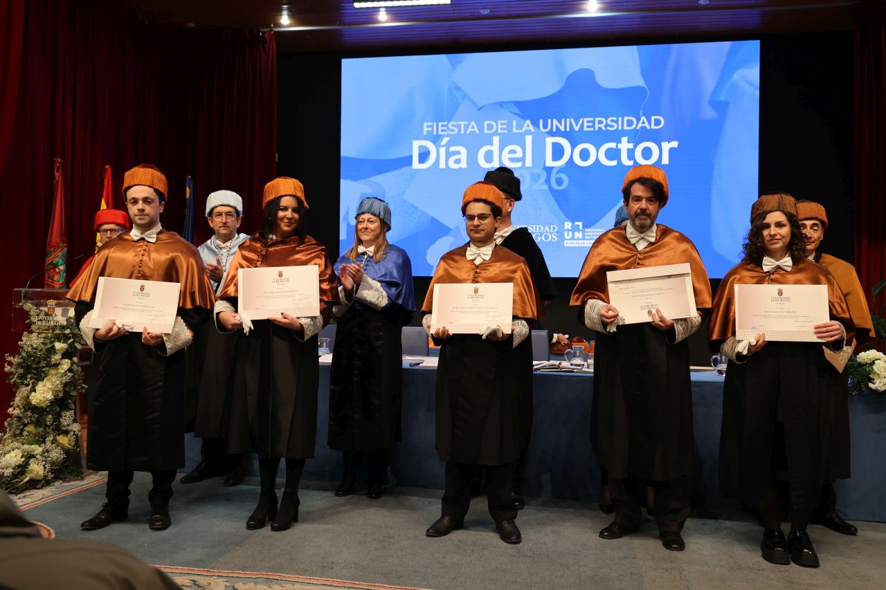 Dr. José Miguel Ramírez, Dra. Sara González, Dr. Eduardo Gabriel Muñoz, Dr. Fernando Rivas y Dra. Alicia Olivares