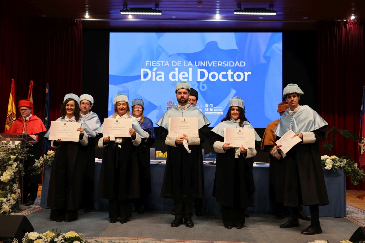 Dra. Paula Puente, Dra. Caroline Françoise I. Martín, Dr. Víctor Martínez, Dra. María Díez y Dr. Ángel Llorente