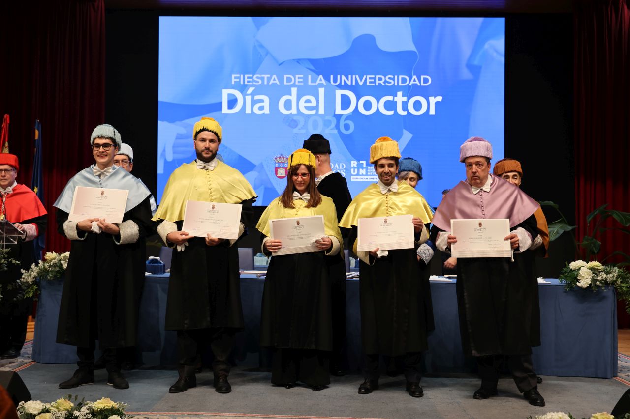 Dr. Daniel Virtus, Dra. Estrella García, Dr. Endika Nevado y Dr. David Burgos