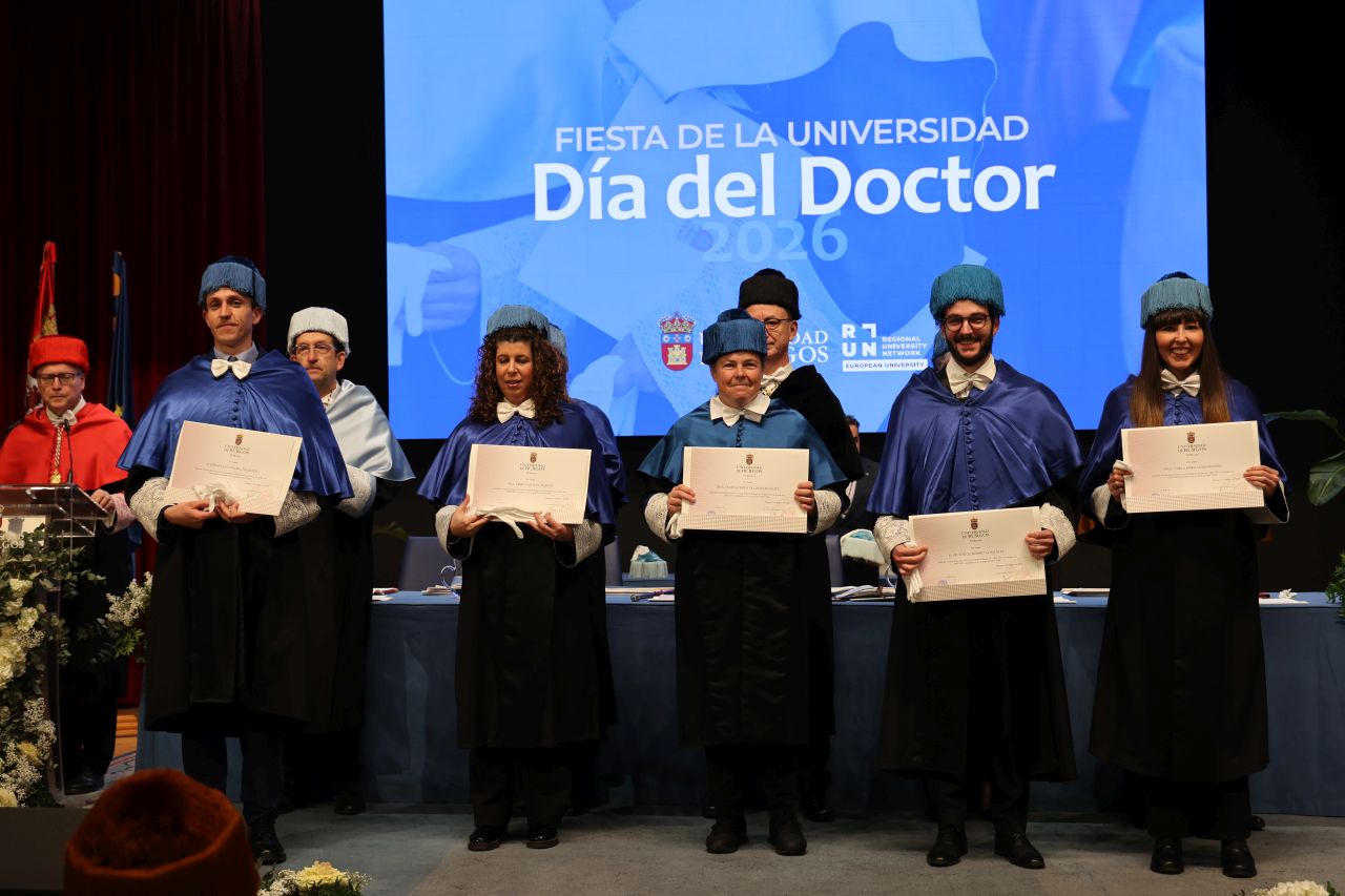 Dr. Jorge Santamaría, Dra. Leire Cantero, Dra. María Josefa Olloqui, Dr. Víctor Gutiérrez y Dra. Carla Hernando