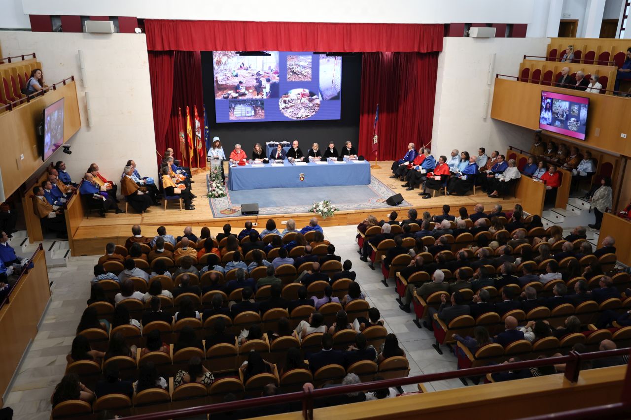 Dra. Marta Navazo. Imparte la lección Inaugural