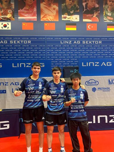 Equipo masculino tenis de mesa 