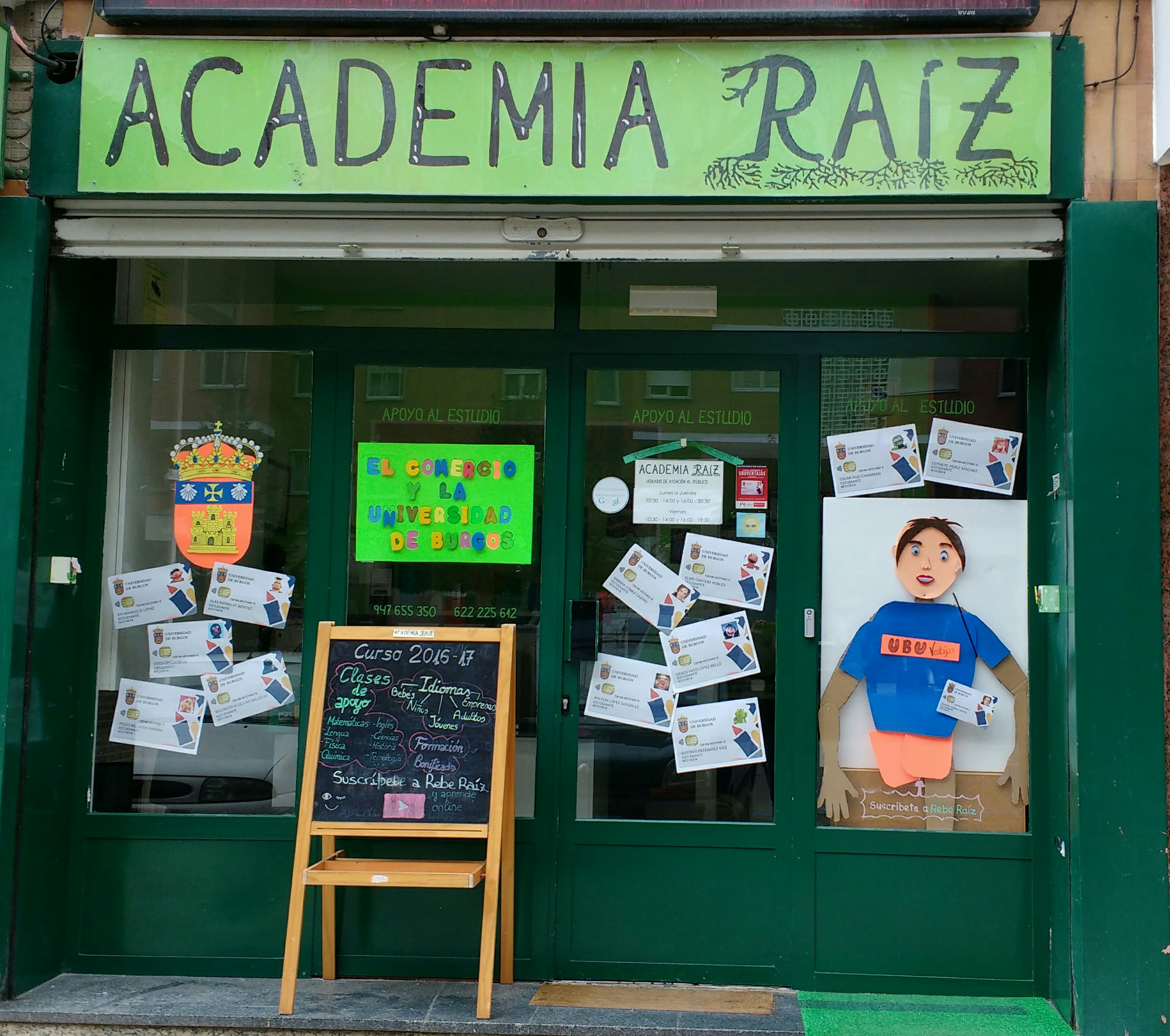 Creatividad Academia Raíz. Foto de la entrada al local