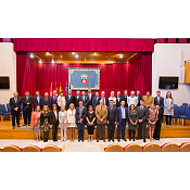 Foto de familia de la toma de posesión de CAUn, PTUn y acreditados en el 2017 a PTUn