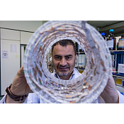 Gustavo Espino, investigación fotocatalizador. UBU/Diego Herrera Gustavo Espino, investigación fotocatalizador. UBU/Diego Herrera
