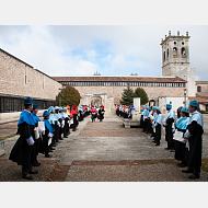 Tradicional paseíllo al finalizar el acto académico